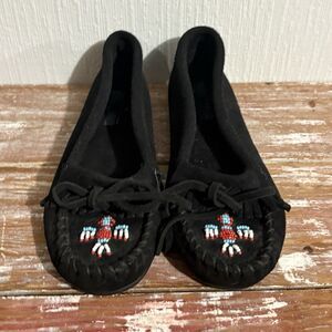 Minnetonka Moccasins Black Fringe Beaded Thunderbird Western Flat Shoe Women 7